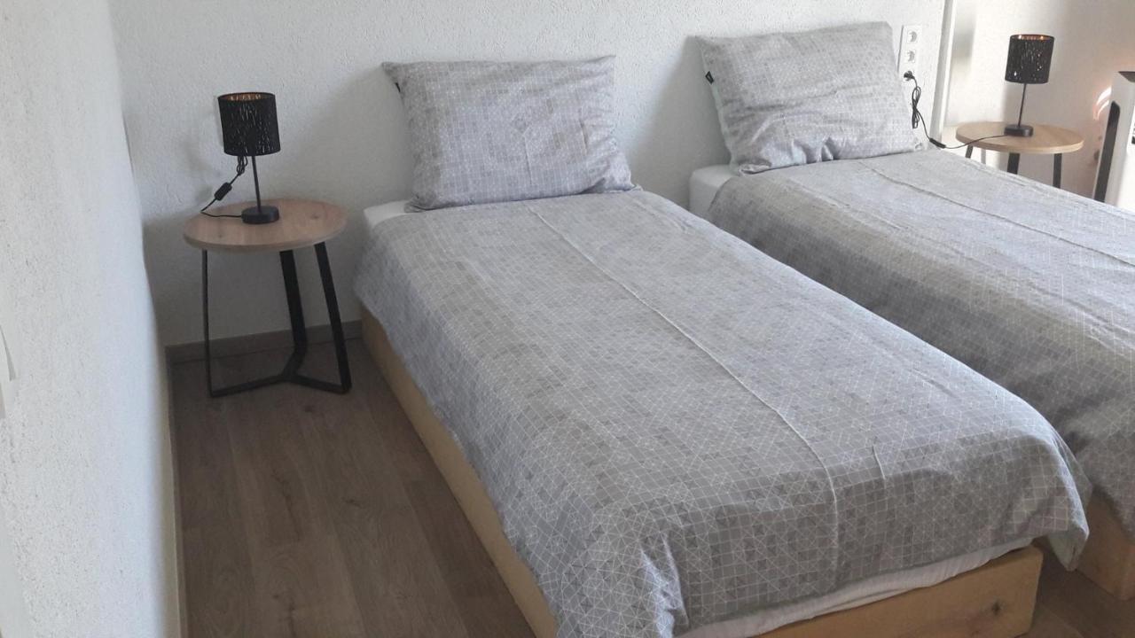Hotel B&B Mama Mia Обровац Екстериор снимка